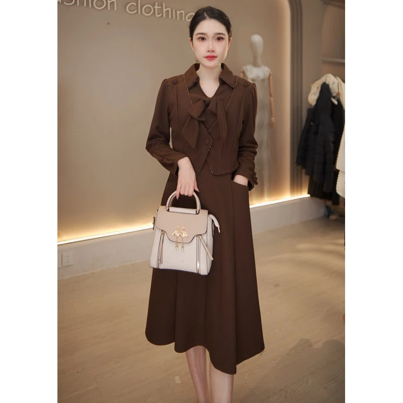 高端假两件咖色连衣裙优雅气质时尚减龄收腰显瘦2025秋冬设计感