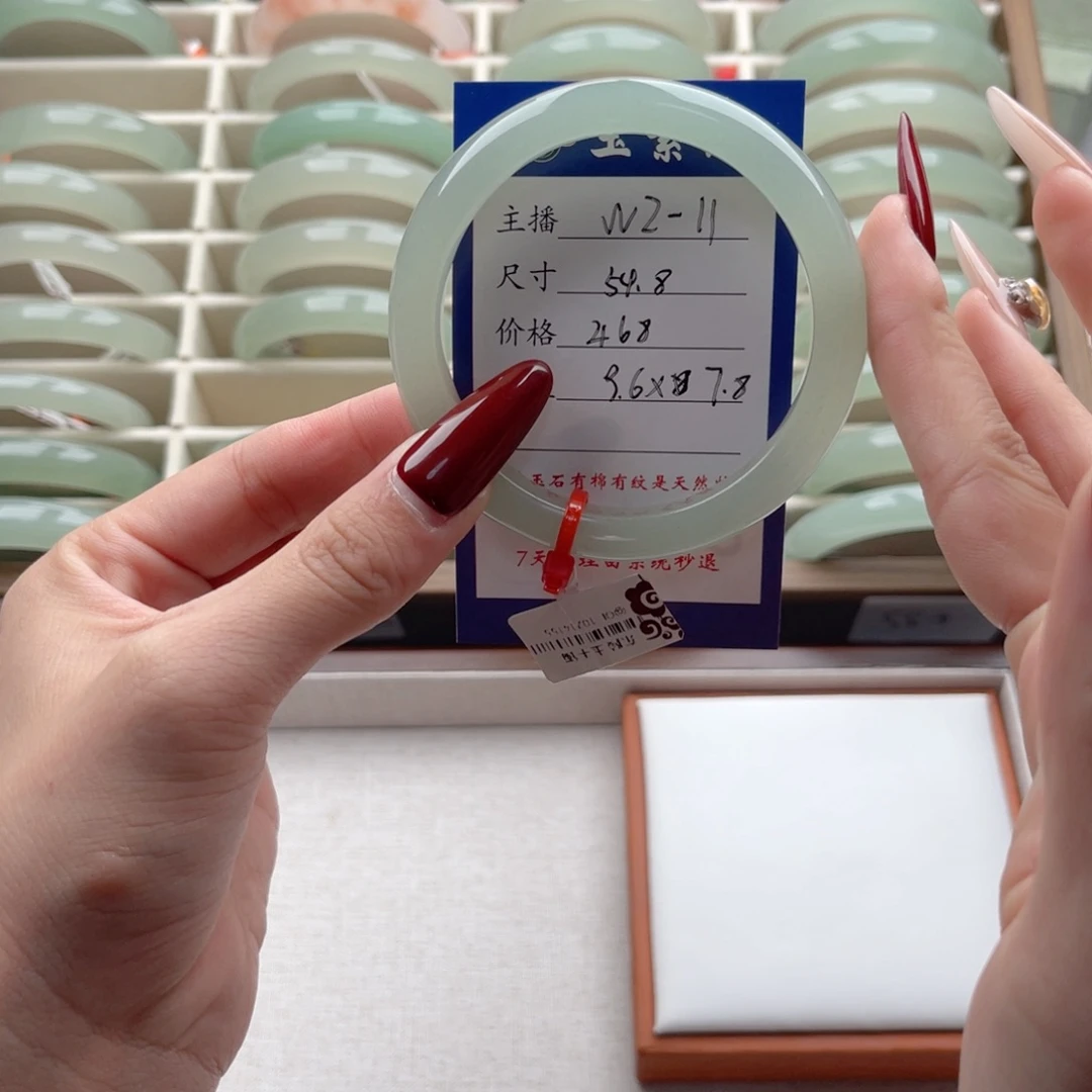 皮***娘石英质玉未镶嵌手镯