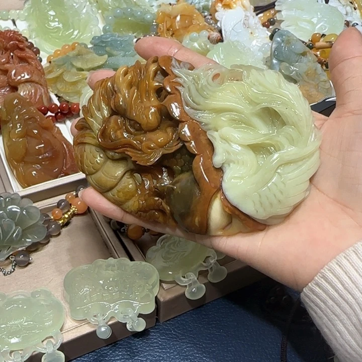 蛇纹石玉吊坠未镶嵌中**哥