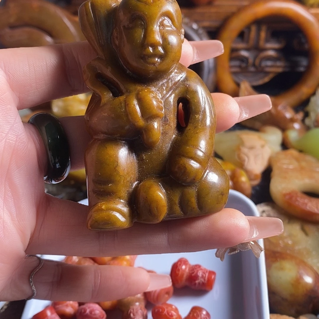 未镶嵌岫岩老玉（透闪石质玉）挂件