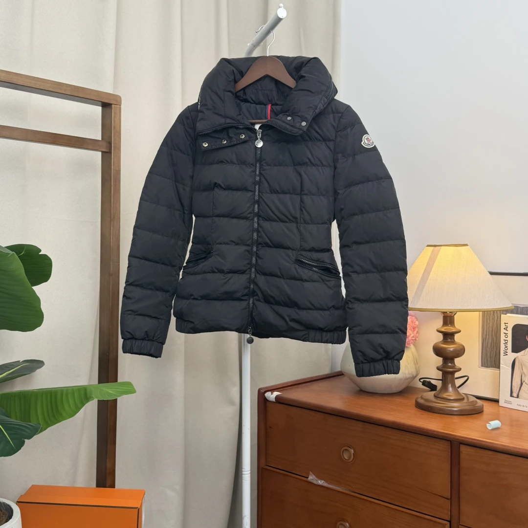 99新 MONCLER 青奢荟/1码/蒙口秋冬短款黑色连帽羽绒服//90805