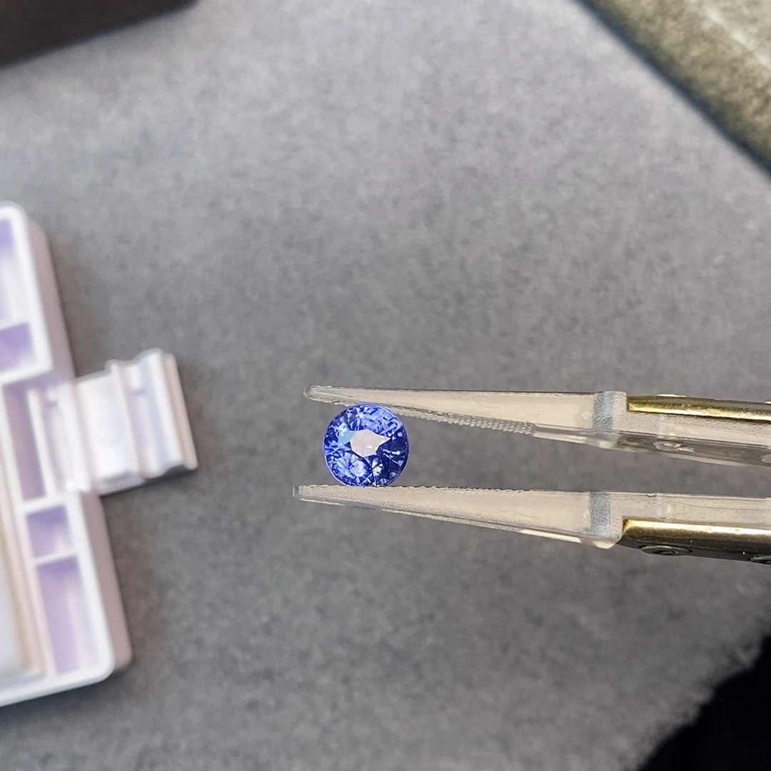 彩色蓝宝石裸石2.05ct 矢车菊