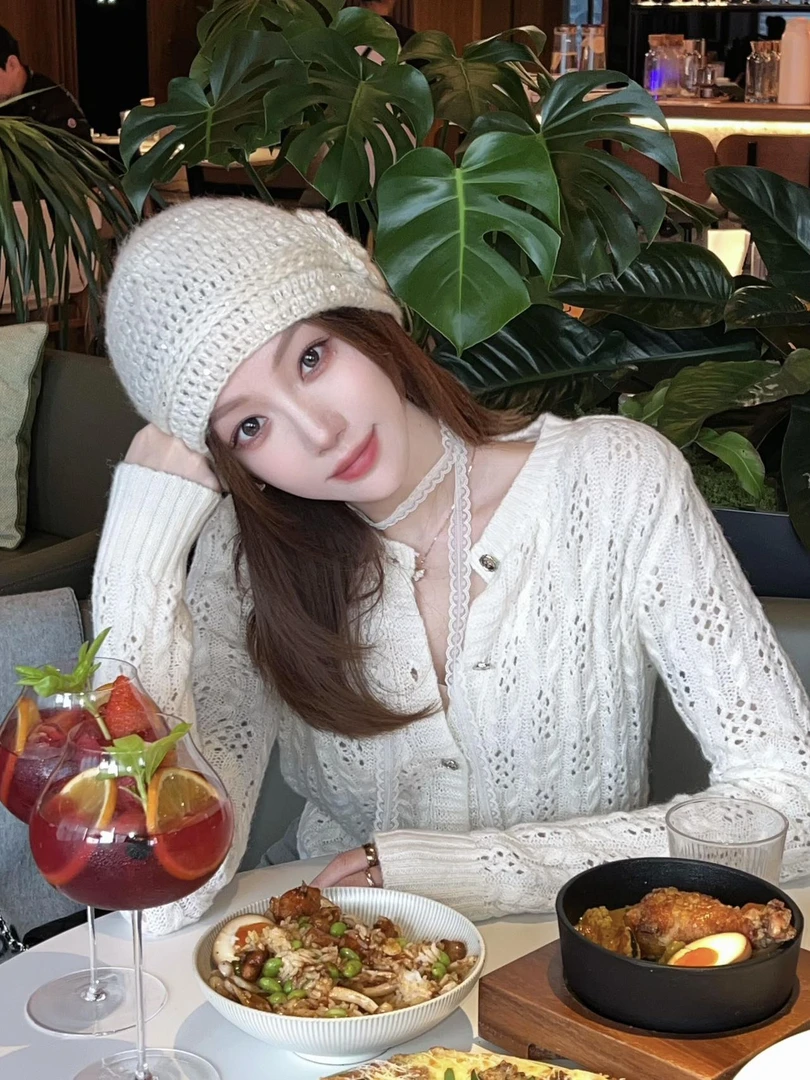 韩系镂空钩花针织开衫女2025新款秋冬穿搭高级感气质毛衣外套上衣