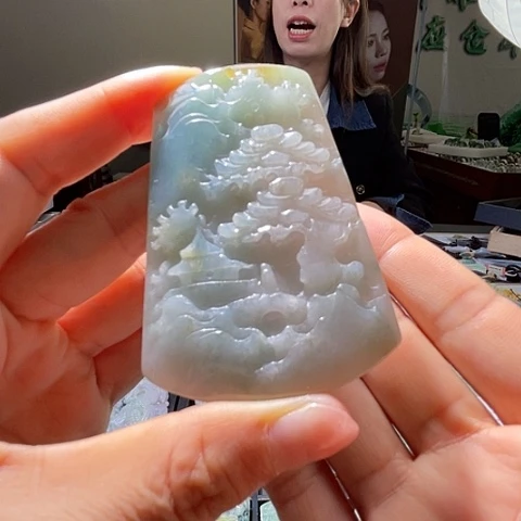 翡翠未镶嵌颈饰一个