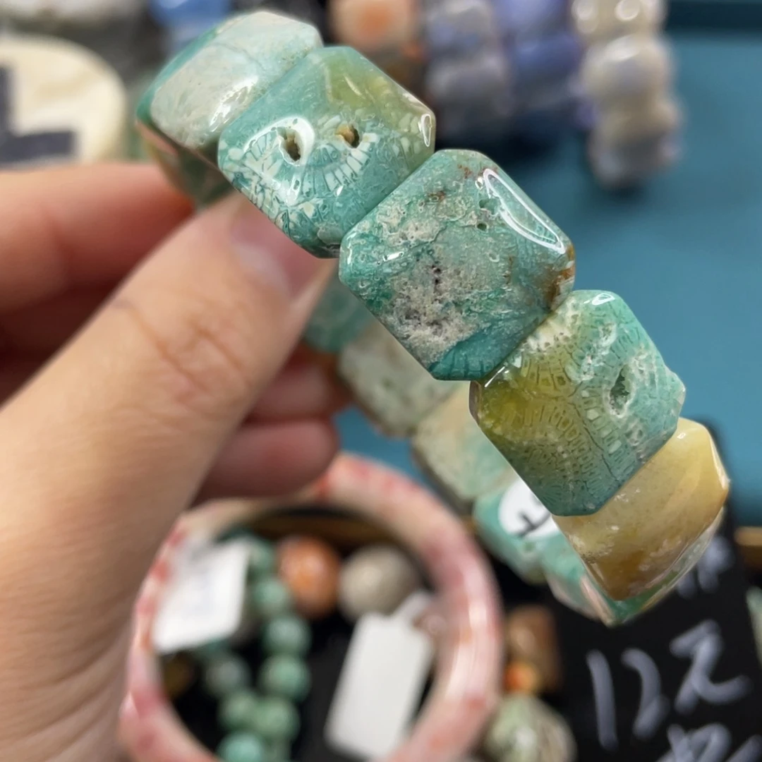 未镶嵌手镯硅化玉