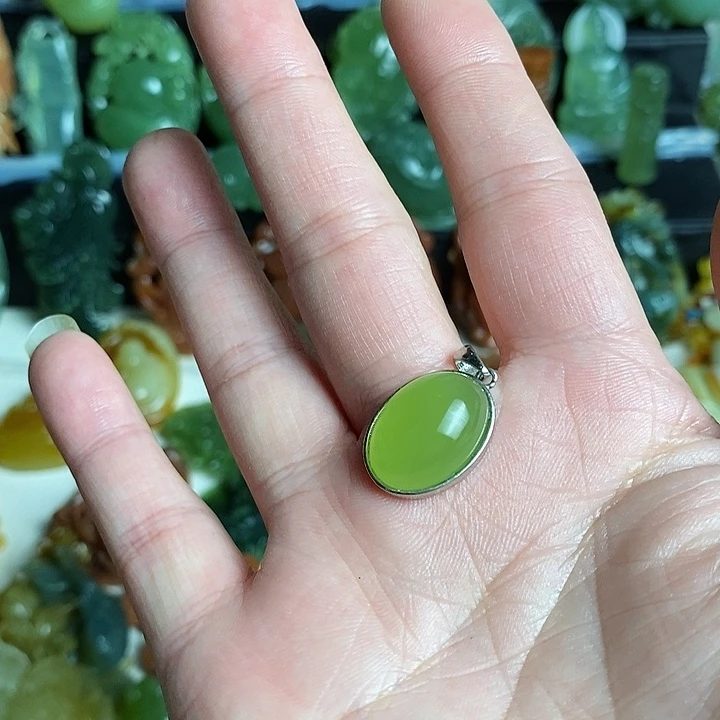 未镶嵌蛇纹石玉颈饰