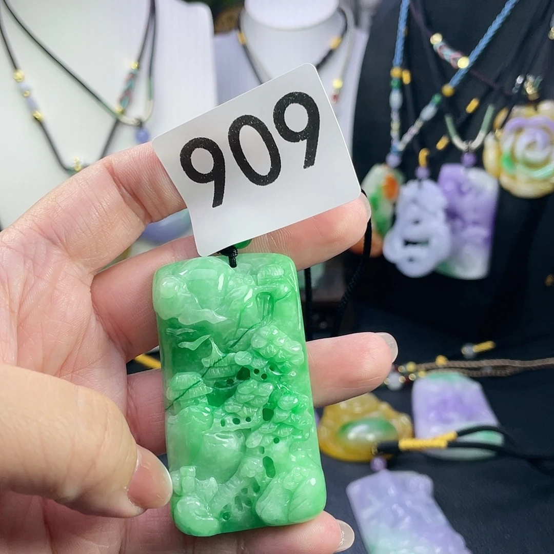 翡翠未镶嵌吊坠(赠链)