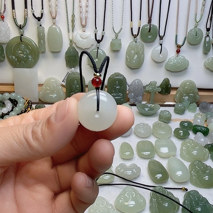 ****和田玉未镶嵌颈饰