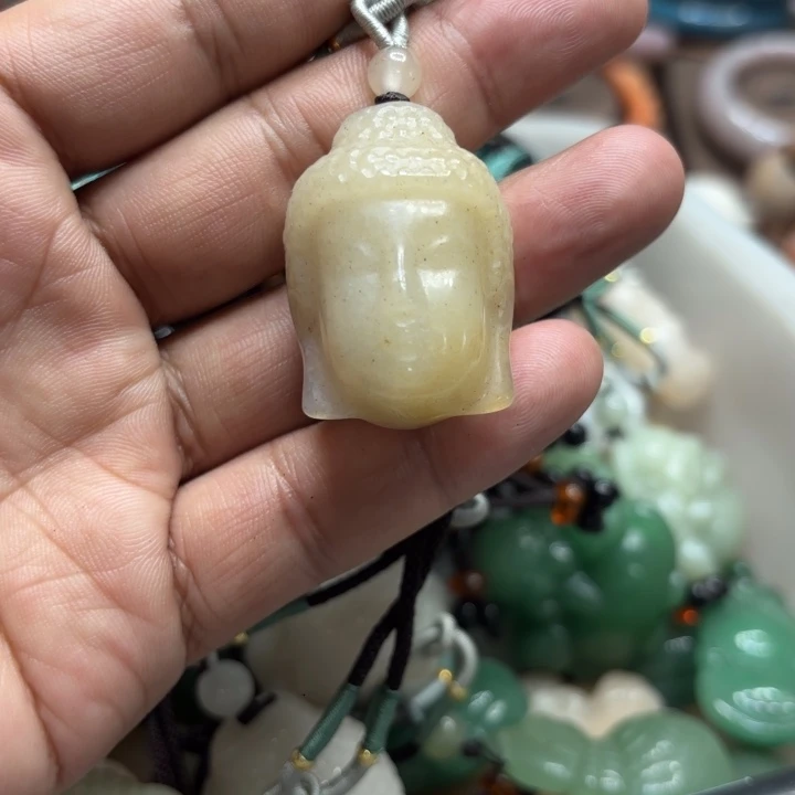 石英岩玉合金颈饰
