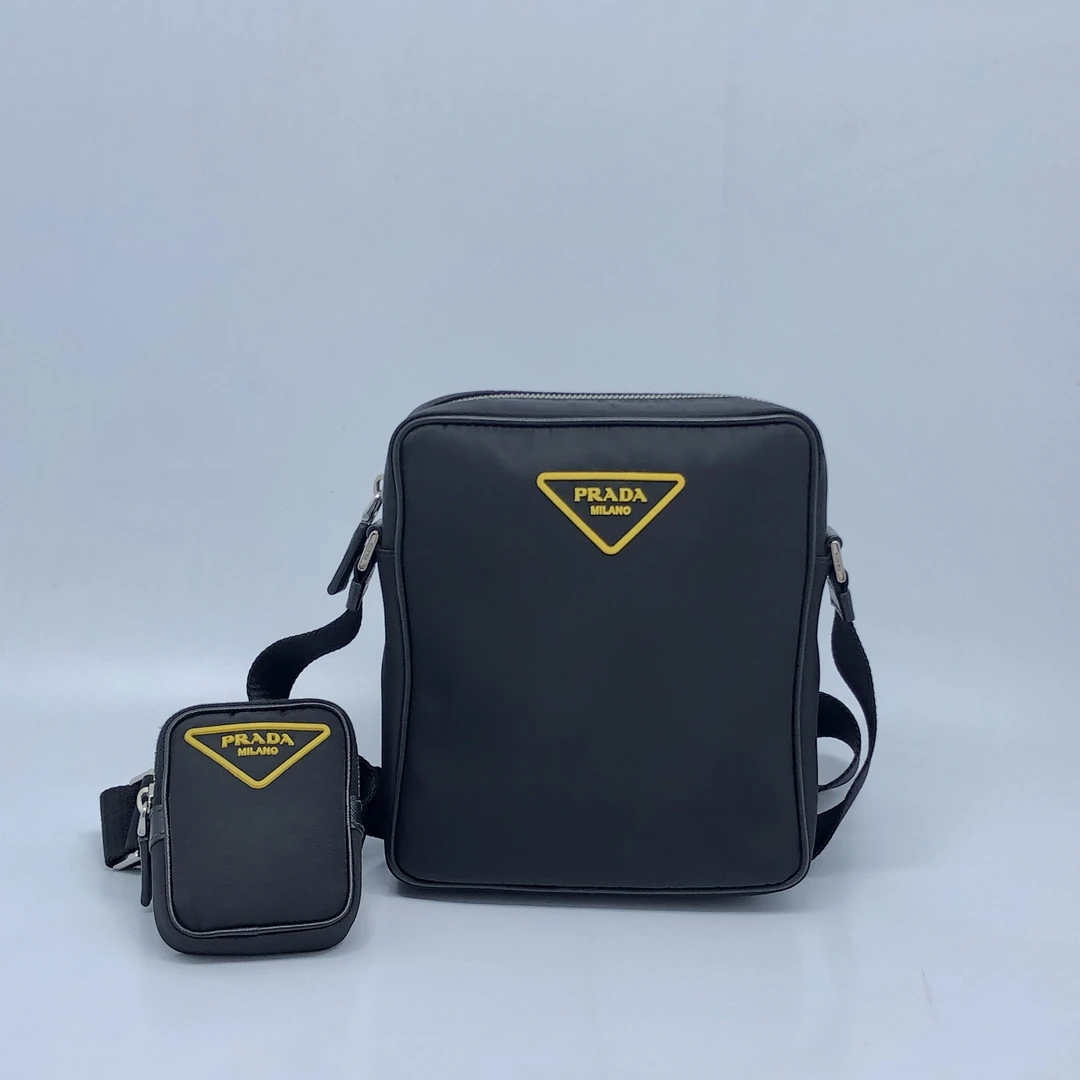 99新 Prada/普拉达 98新 黑色二合一单肩包/4511号男士