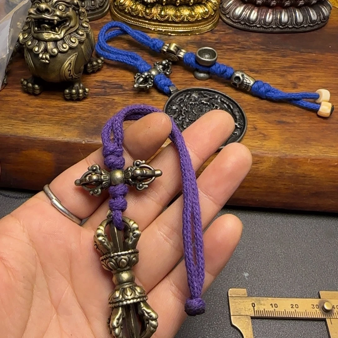 L***、泥塑藏传牌子……藏传牌子