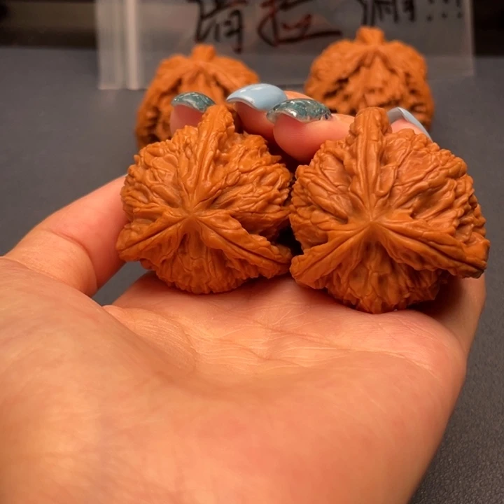 用***7文玩核桃吊坠白狮子