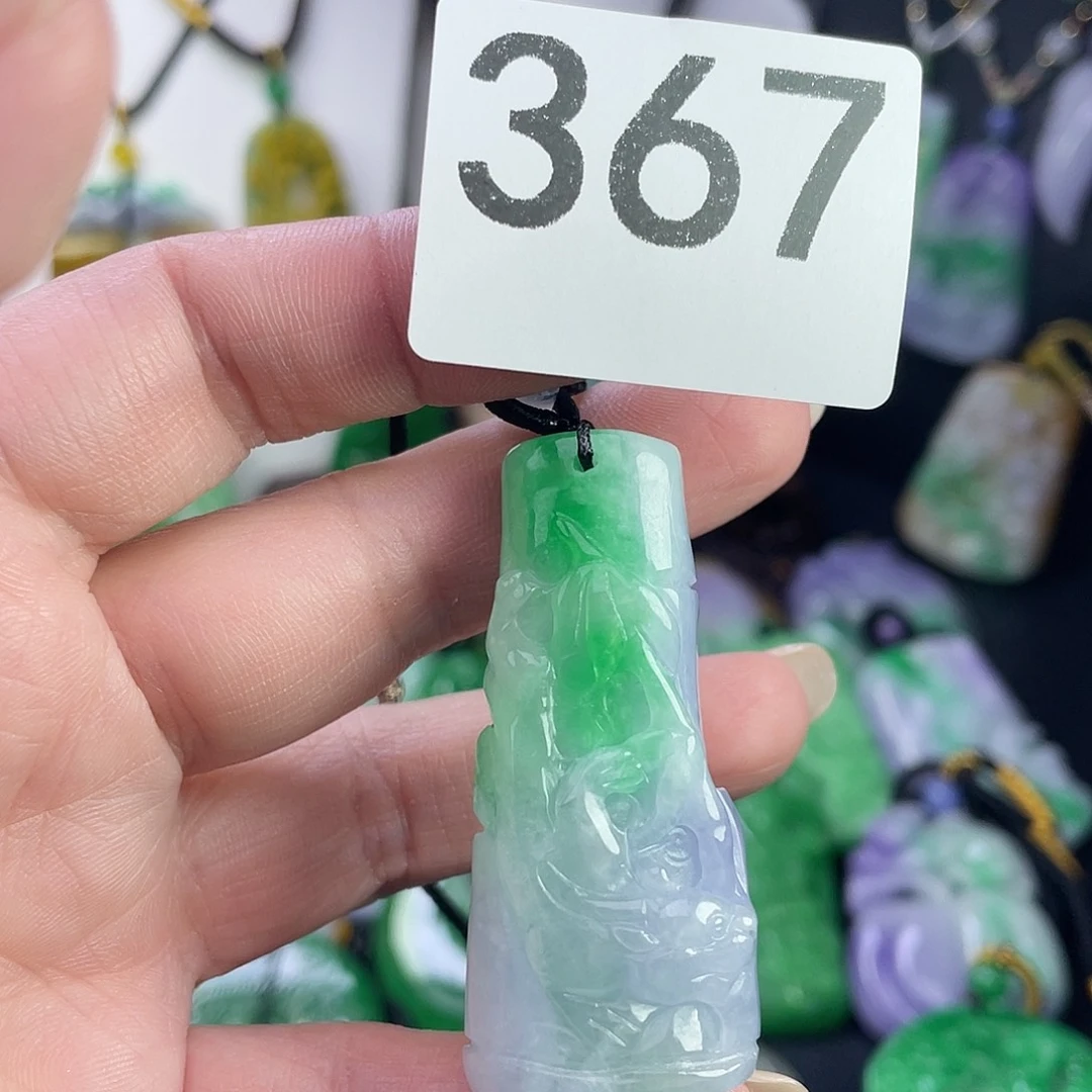 翡翠未镶嵌吊坠(赠链)