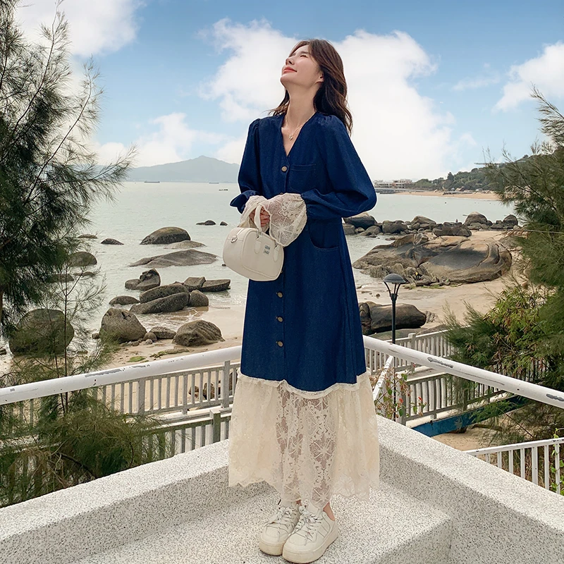 法式蕾丝拼接牛仔连衣裙女2025春季超好看设计感气质显瘦v领长裙
