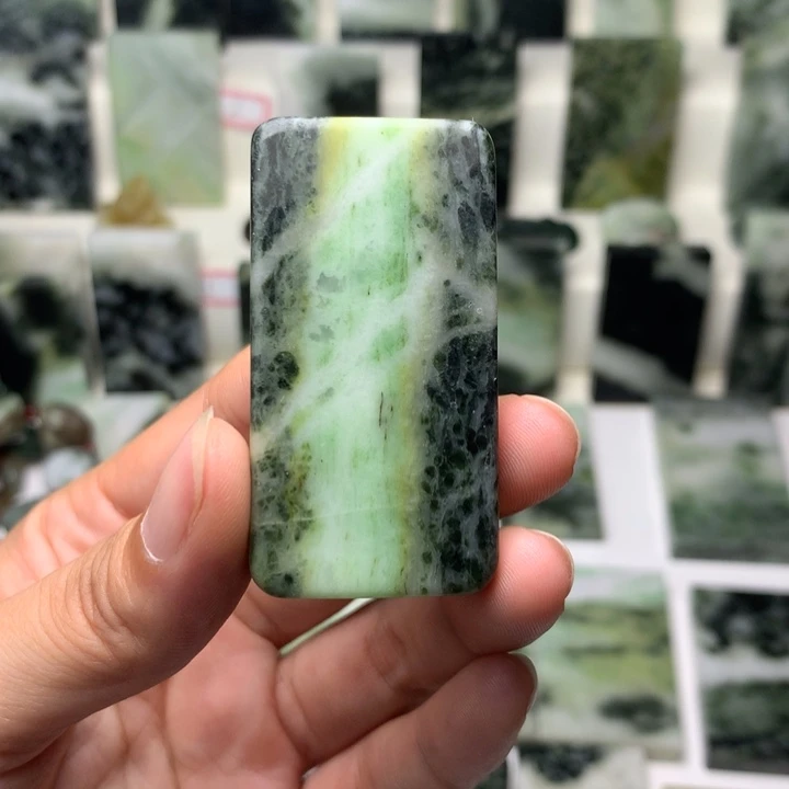 独山玉未镶嵌颈饰