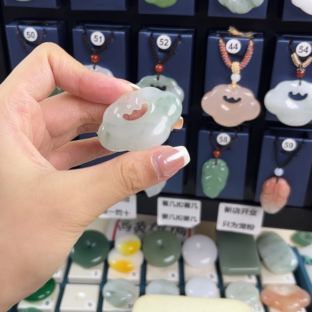 石英质玉未镶嵌颈饰