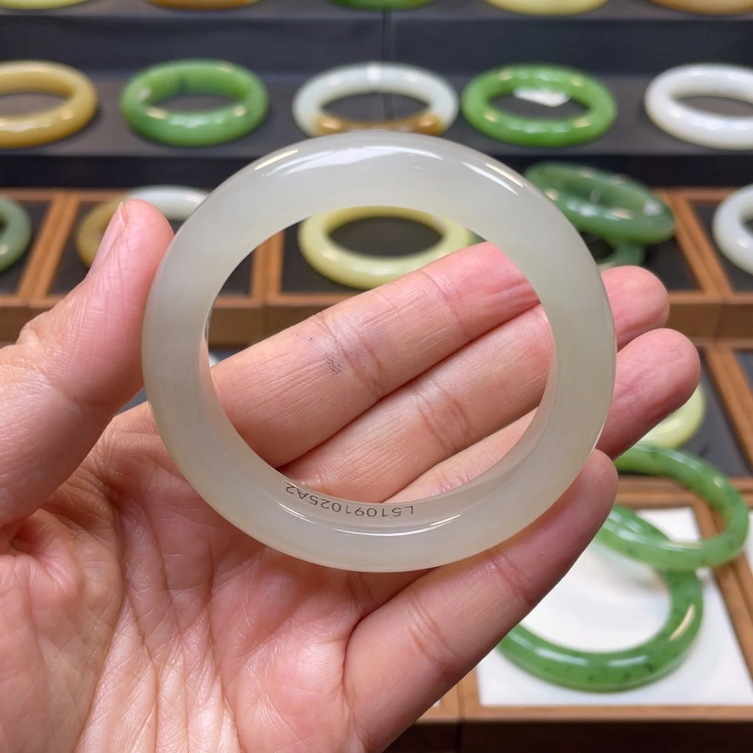 和田玉手镯未镶嵌51