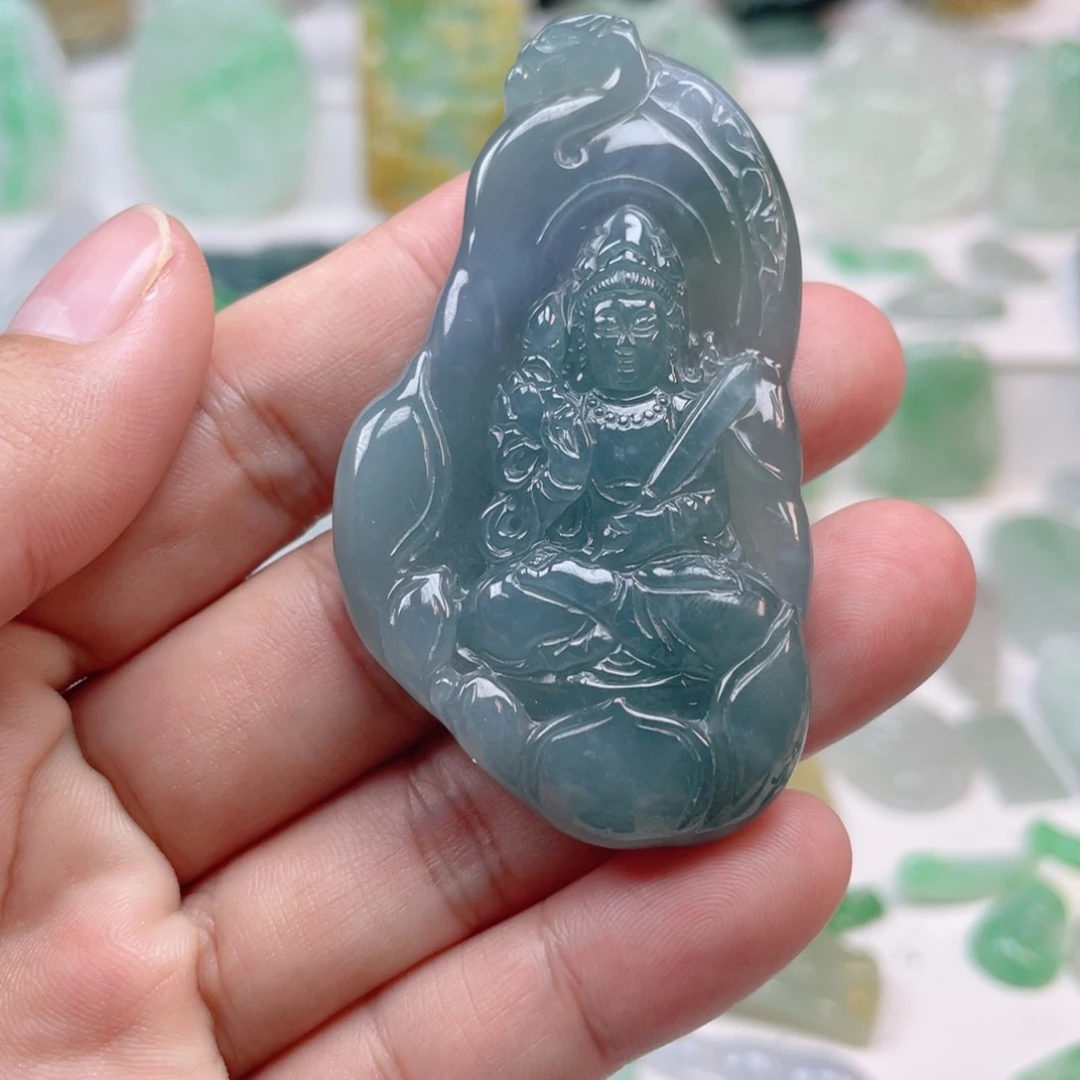 翡翠颈饰未镶嵌虚空