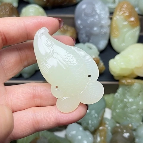 颈饰未镶嵌和田玉七****。