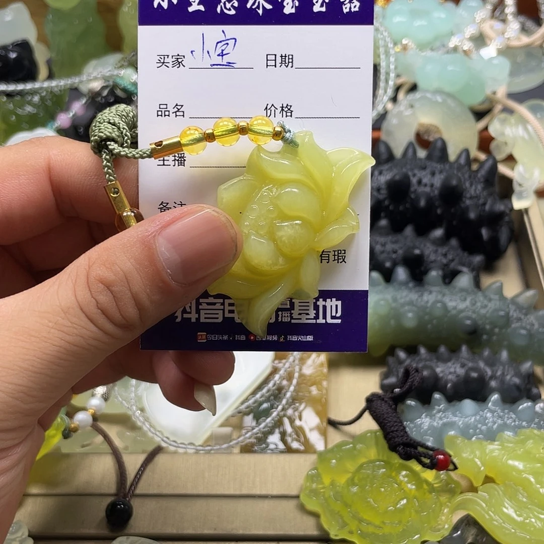小***麻未镶嵌蛇纹石玉颈饰