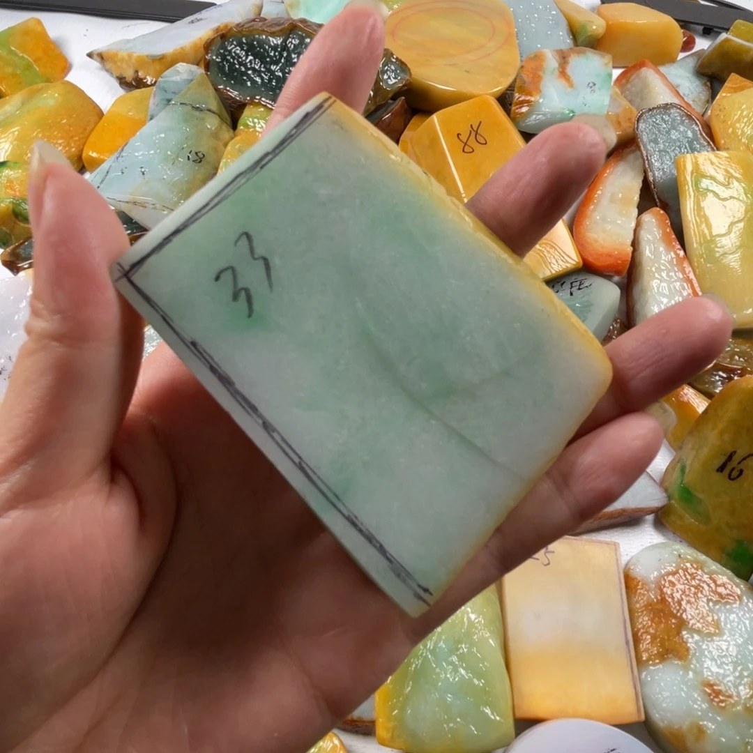 【闪购商品】颈饰未镶嵌翡翠犭*僧翡翠