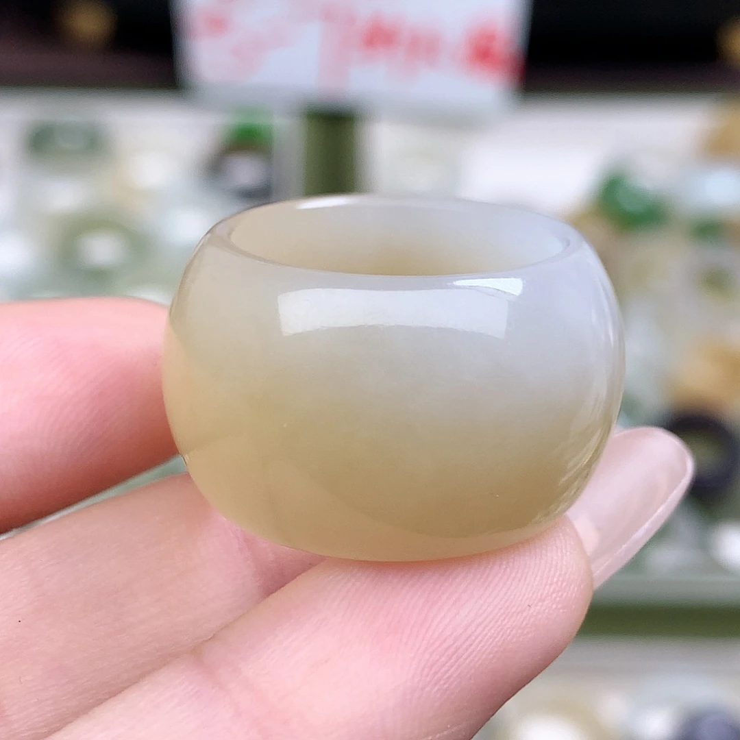 未镶嵌戒指和田玉