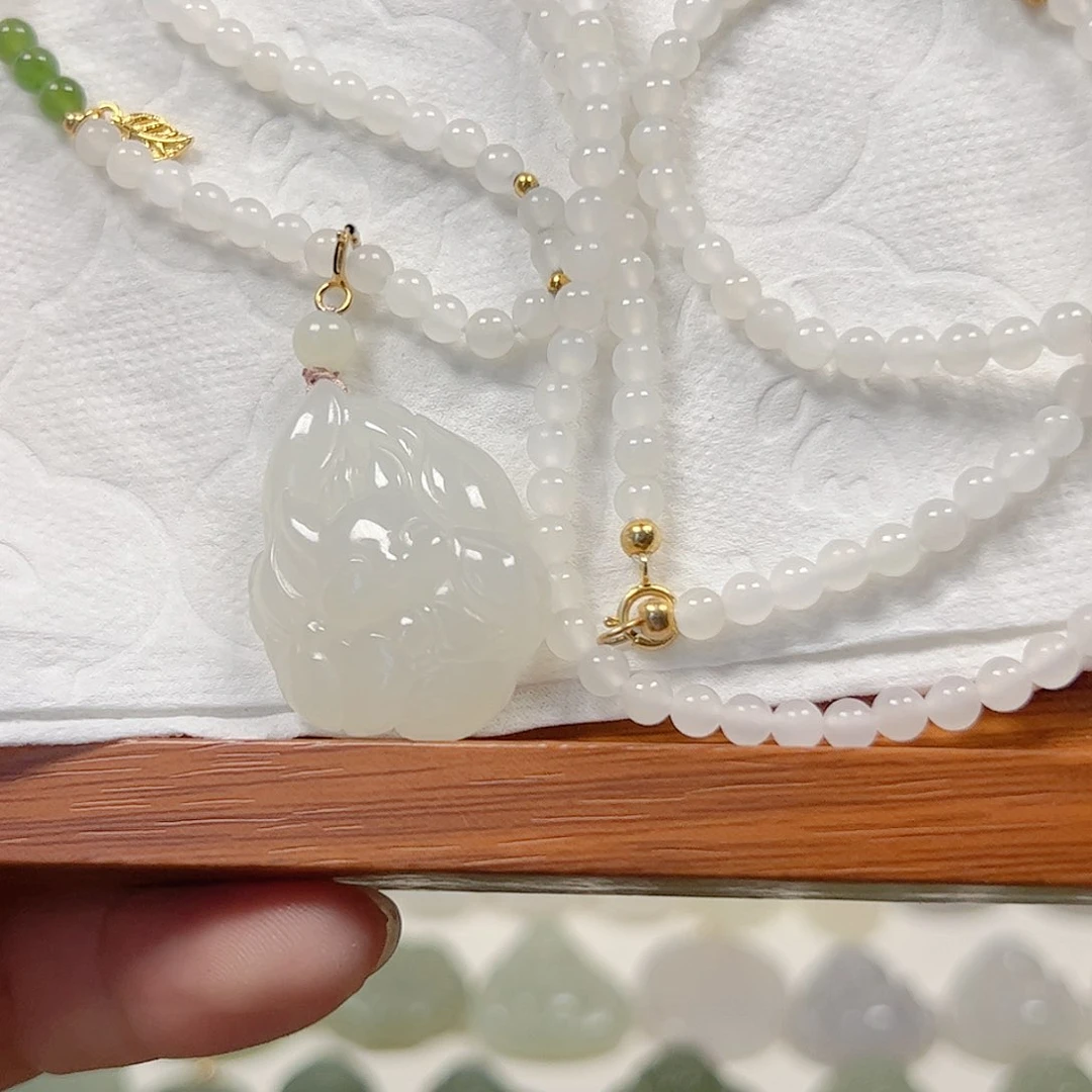 颈饰未镶嵌和田玉属****！