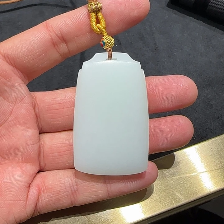 用***8和田玉未镶嵌颈饰