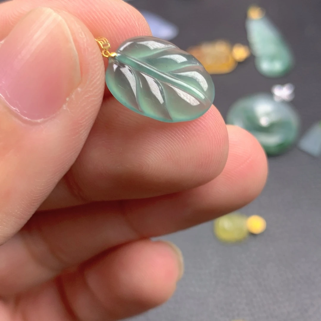 【闪购商品】颈饰18K金镶嵌翡翠翡翠