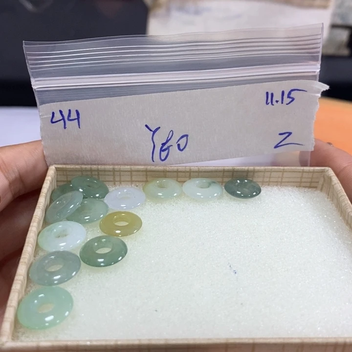 周***惠定制翡翠未镶嵌不退