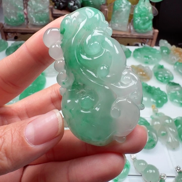 颈饰未镶嵌石英质玉