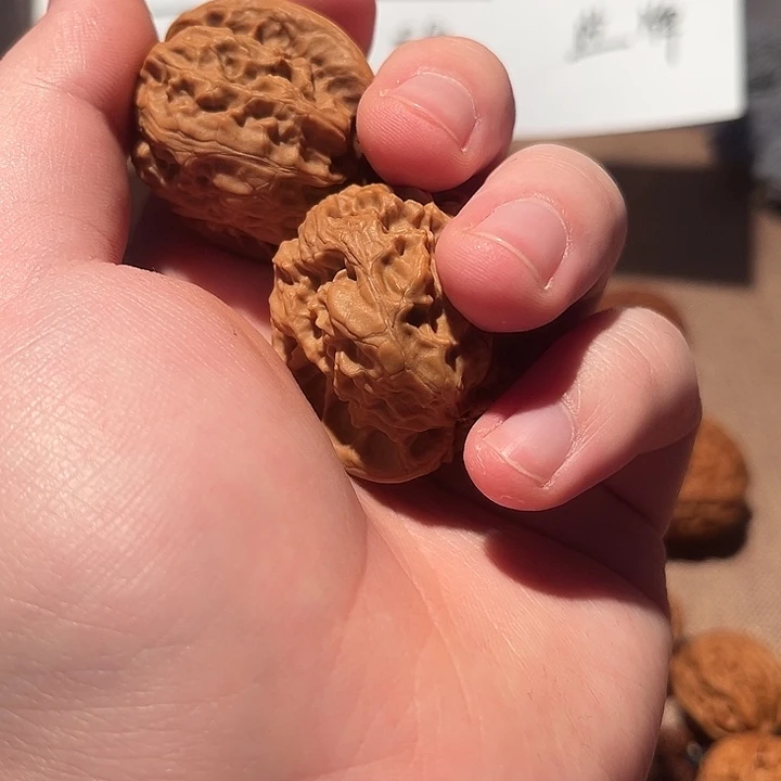 小***笙文玩核桃吊坠野狼狮子头