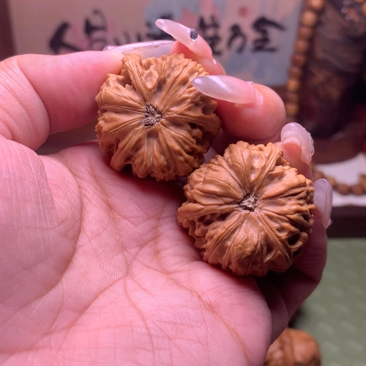 文玩核桃把件玉龙三棱