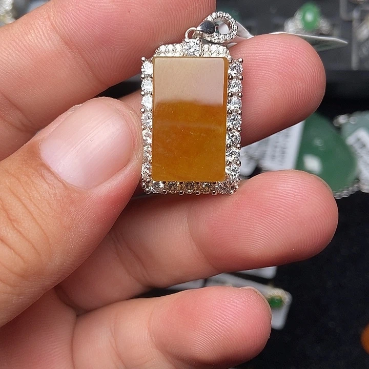 颈饰未镶嵌翡翠吊坠