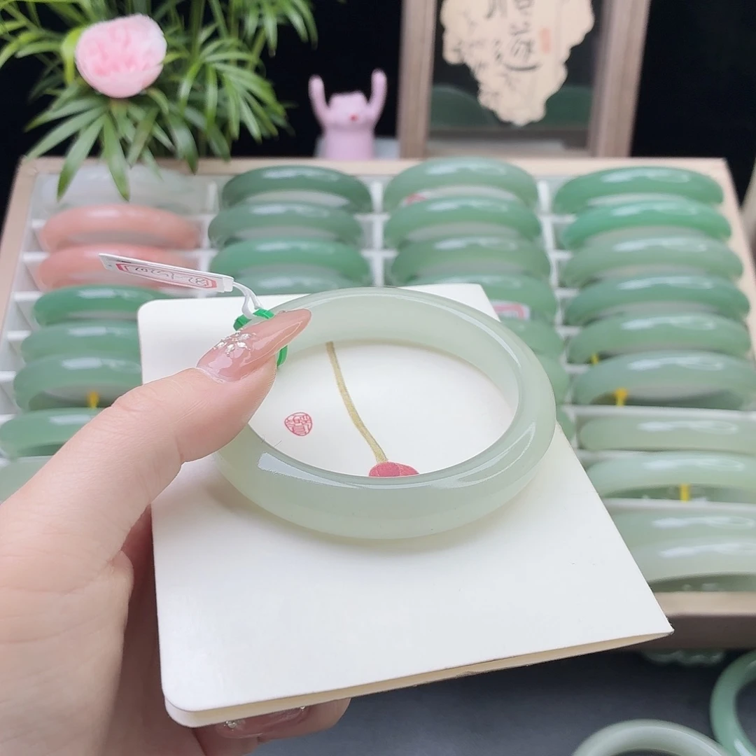 石英质玉未镶嵌手镯56