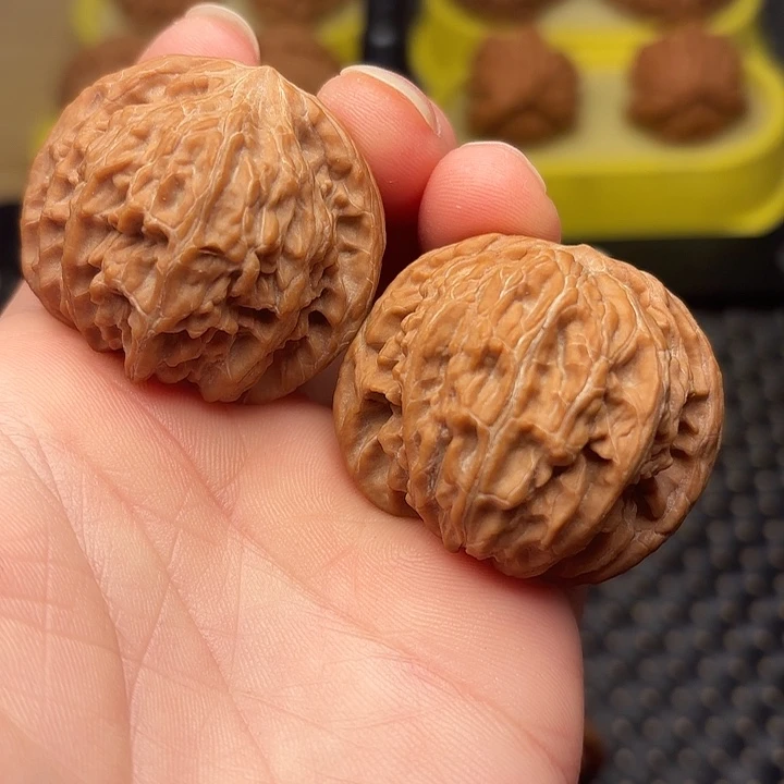 吊坠文玩核桃39红皮山地磨盘狮子头