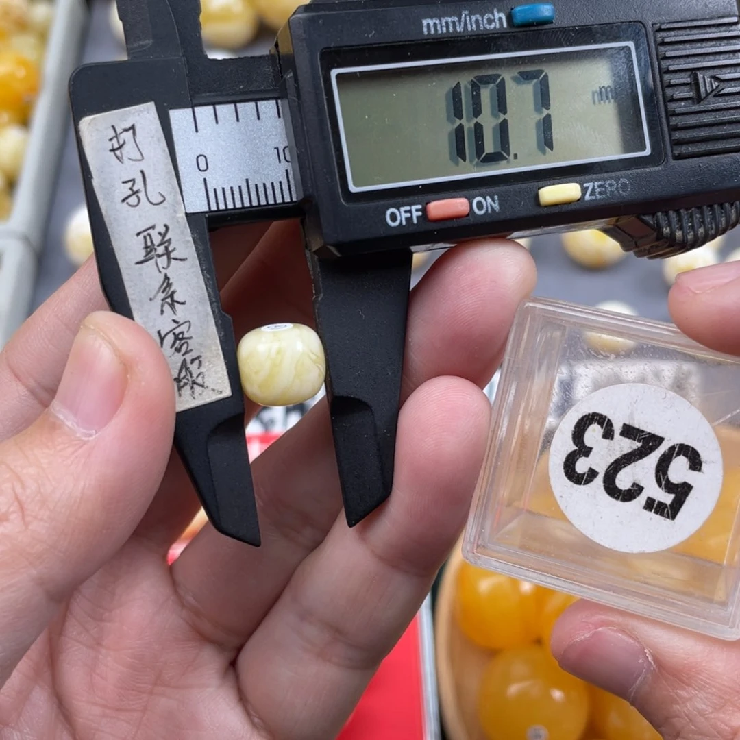 蜜蜡珠宝奇石未镶嵌