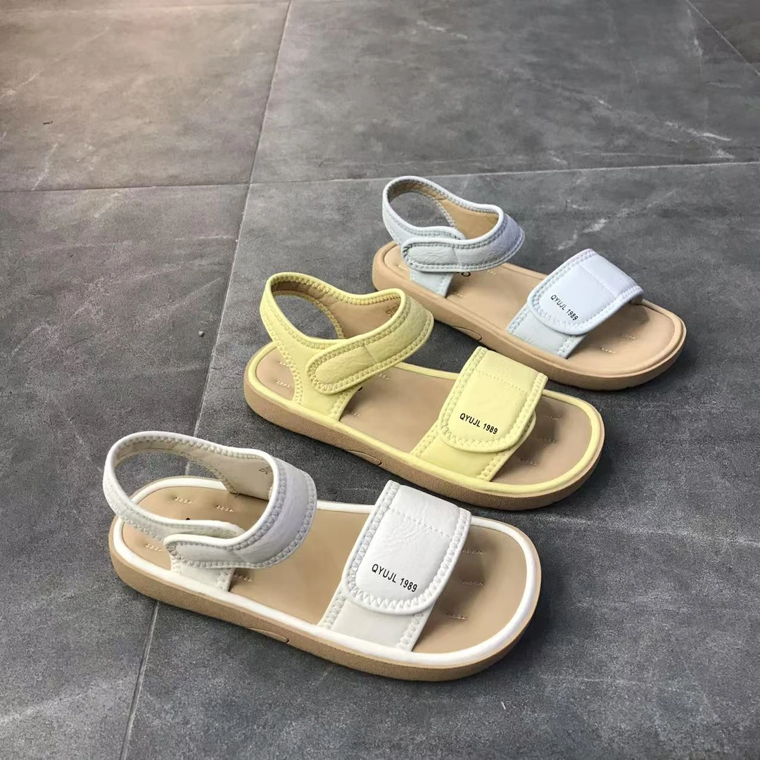 576525277夏季新款2025年百搭软底软面舒适时尚露趾休闲凉鞋女