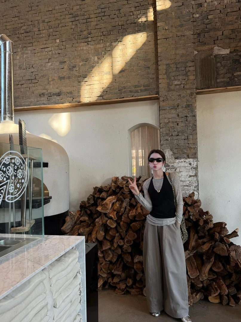 2025早春新款韩系时尚洋气吊带叠穿长袖上衣两件套百搭休闲裤套装