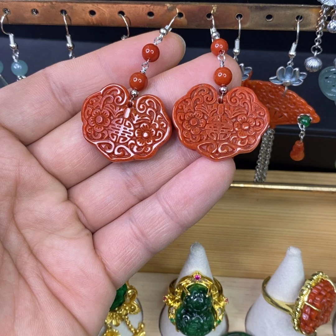 颈饰未镶嵌翡翠耳饰