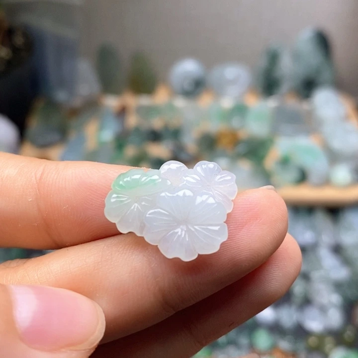 翡翠未镶嵌颈饰花开富贵