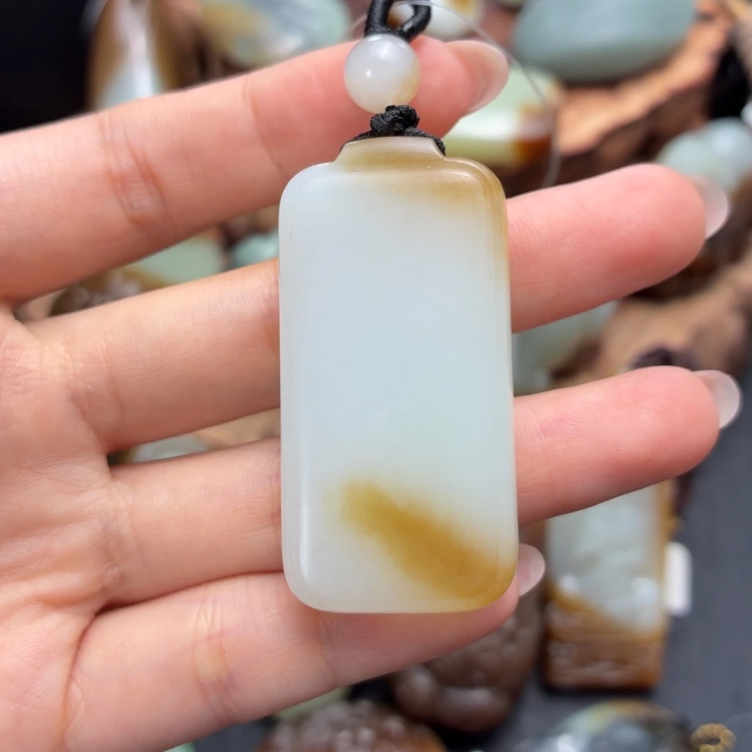 和田玉未镶嵌颈饰