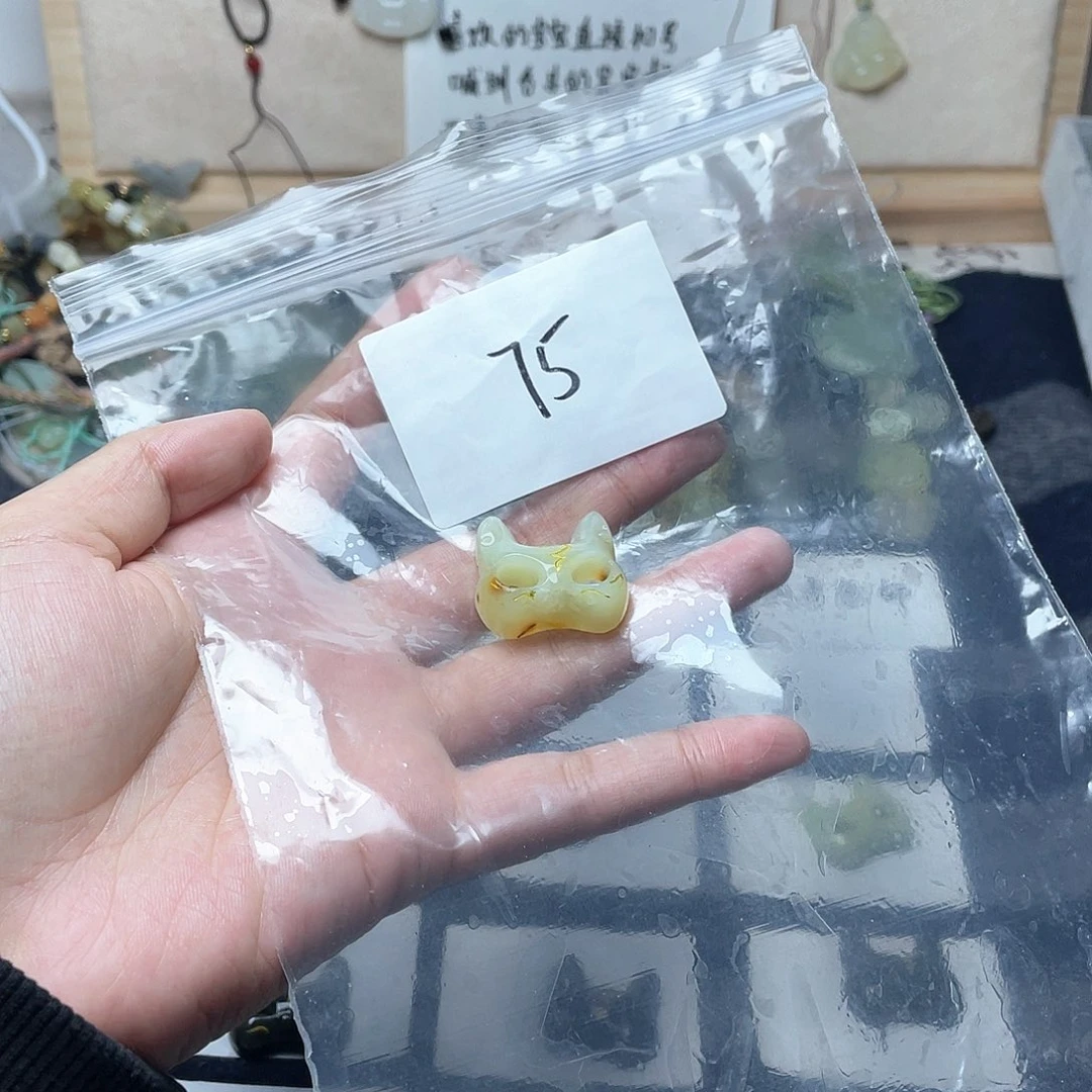 蛇纹石玉颈饰未镶嵌Y***作