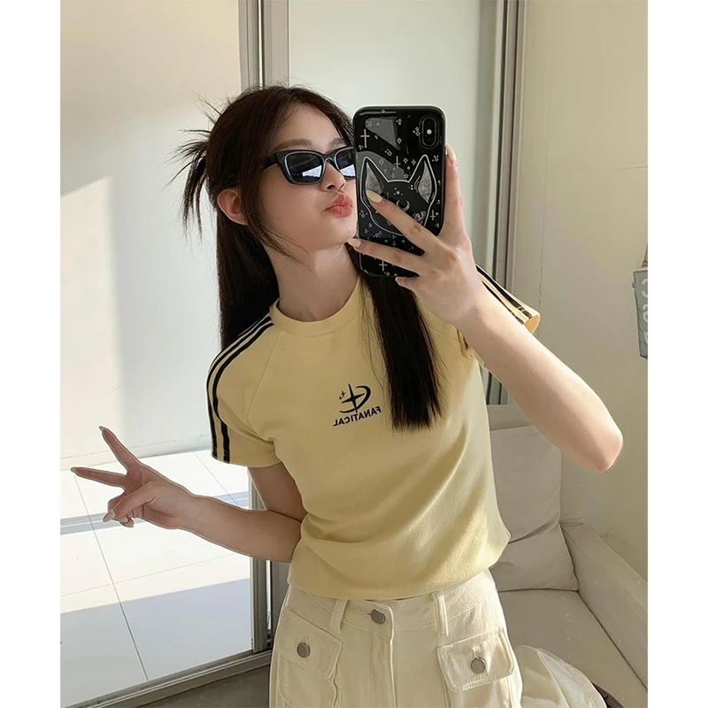 黄色正肩短袖t恤女夏季小众设计感辣妹条纹修身显瘦别致短上衣
