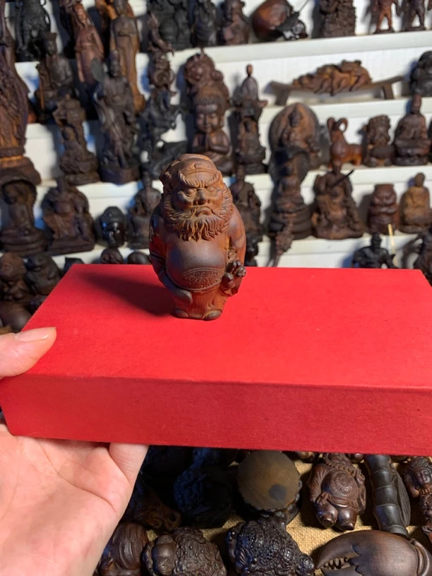 太行崖柏雷击木8公分钟馗手摆件