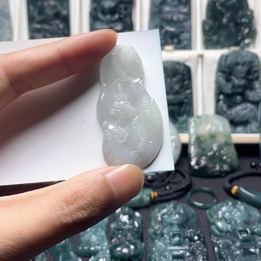 翡翠未镶嵌颈饰一念之间