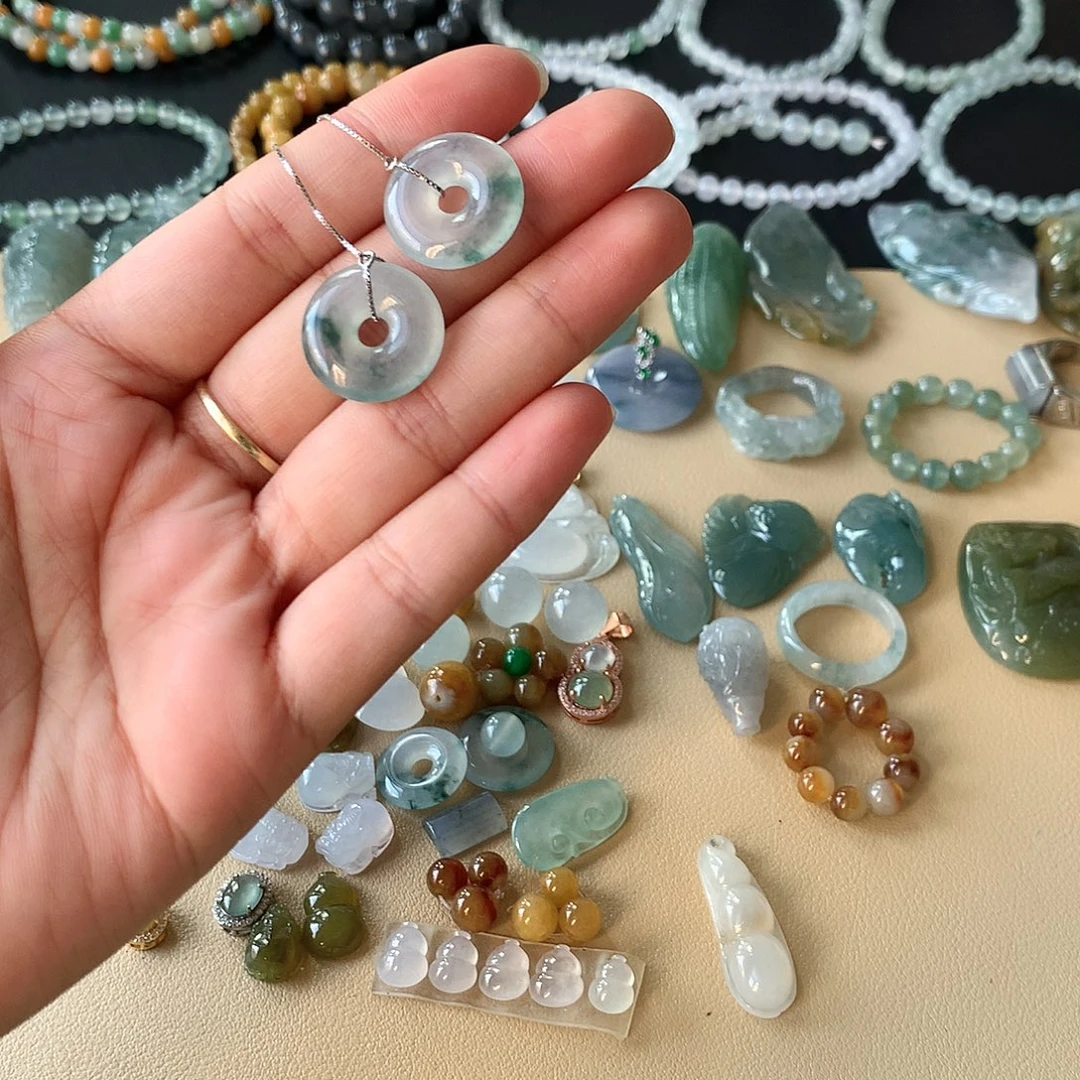 翡翠未镶嵌颈饰甜甜圈