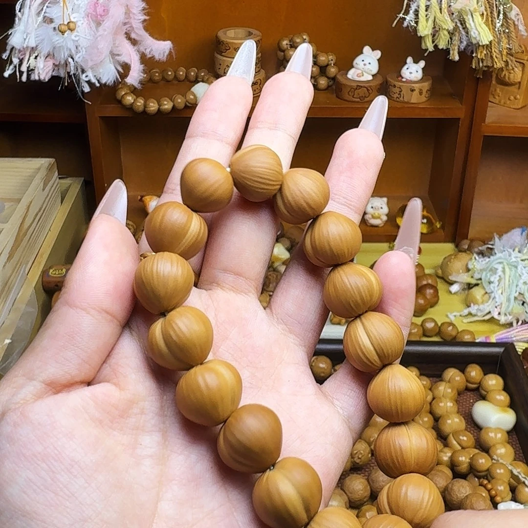 。***吊坠猴头核桃屁桃