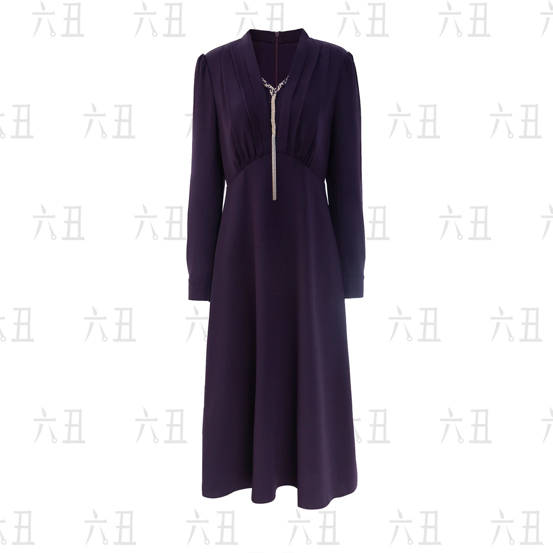 【六丑】新款高级感收腰显瘦V领气质领口链条连衣裙412LYQ0683