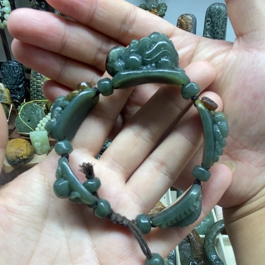 未镶嵌岫岩河磨玉（透闪石质玉）把件